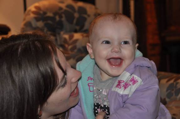 Luiza, com a mamãe, em Curitiba - PR